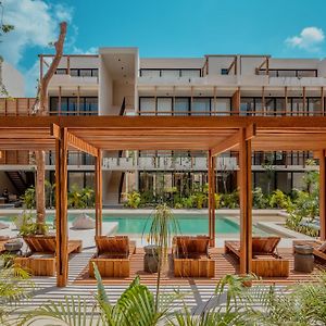 Muunek By Land Boutique
